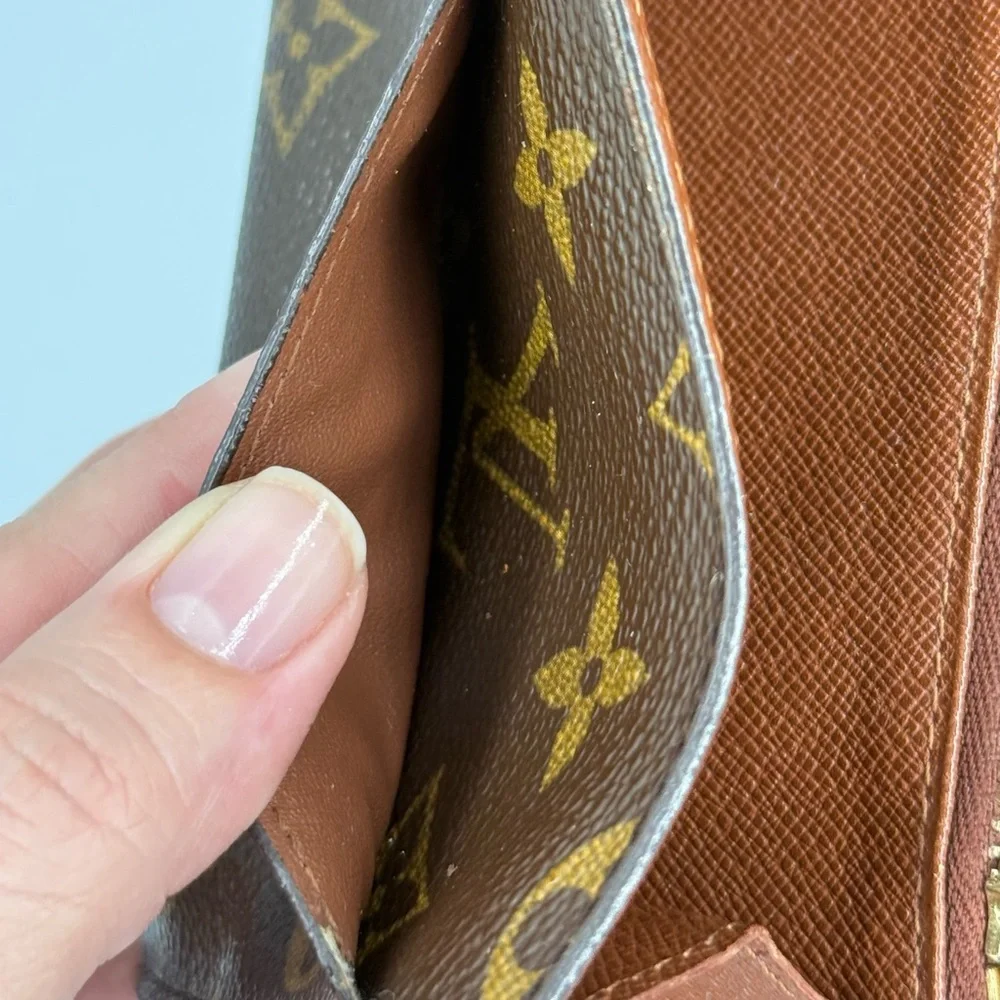Louis Vuitton Monogram Sarah Wallet - Picture 8 of 13